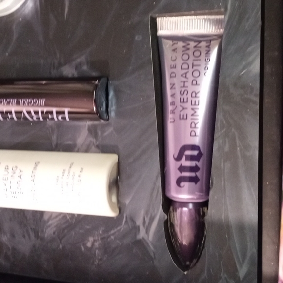 RARE URBAN DECAY 20 YEARS OF BEAUTY WITH AN EDGE ANNIVERSARY COLLECTION - Picture 9 of 14